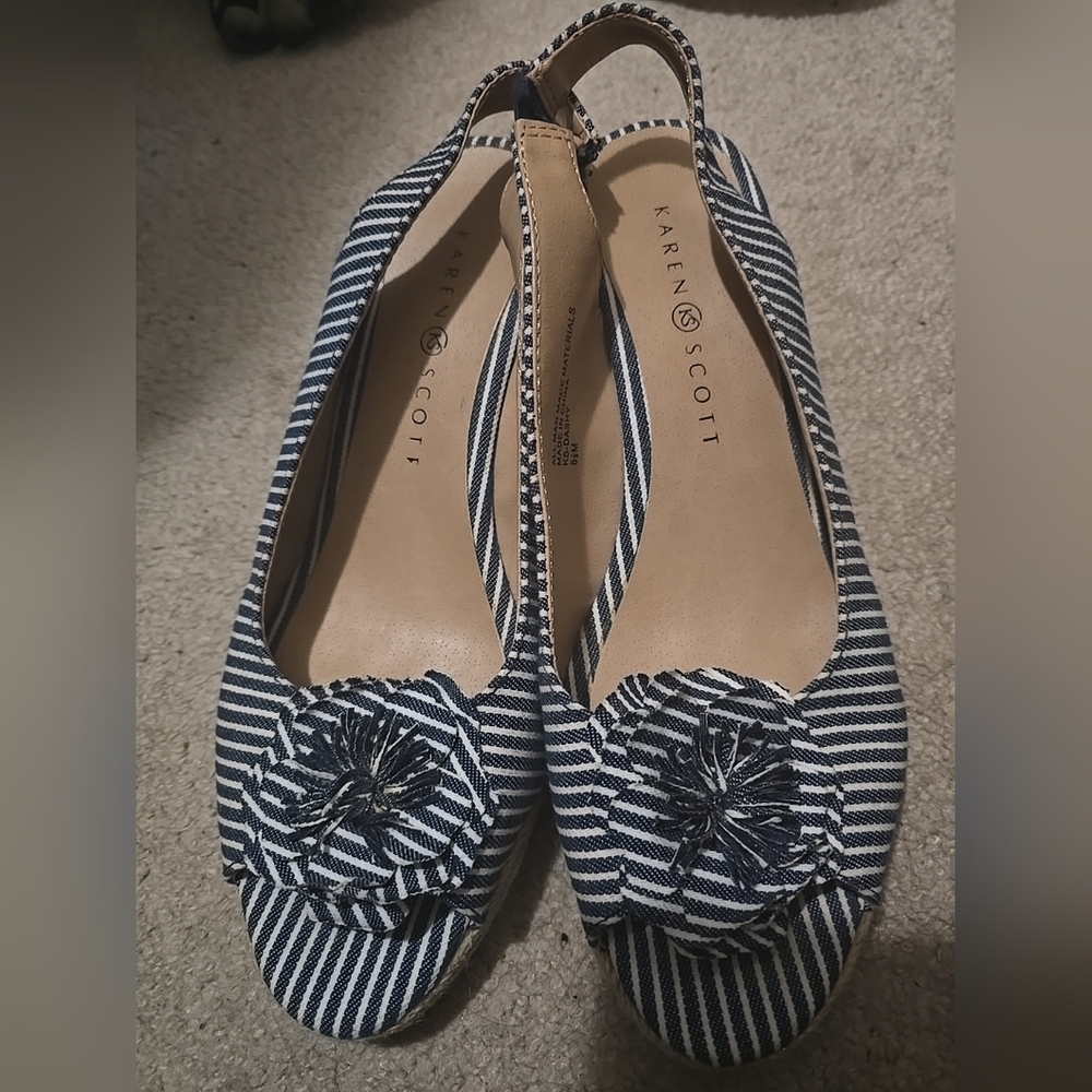 Karen Scott Wedge Slingback Dashy Size 8.5 Peep Toe Striped Navy Blue